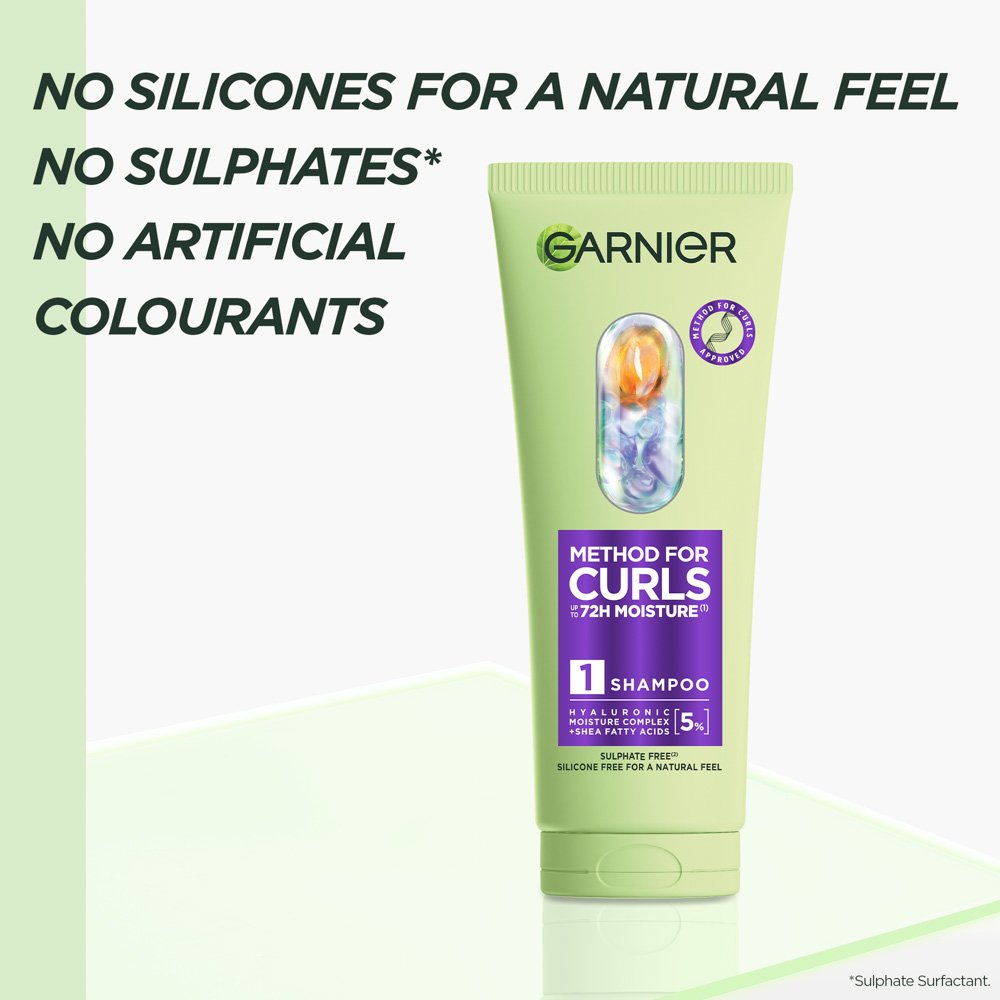 Close-up of Garnier curl shampoo texture enriched with hyaluronic acid and shea butter