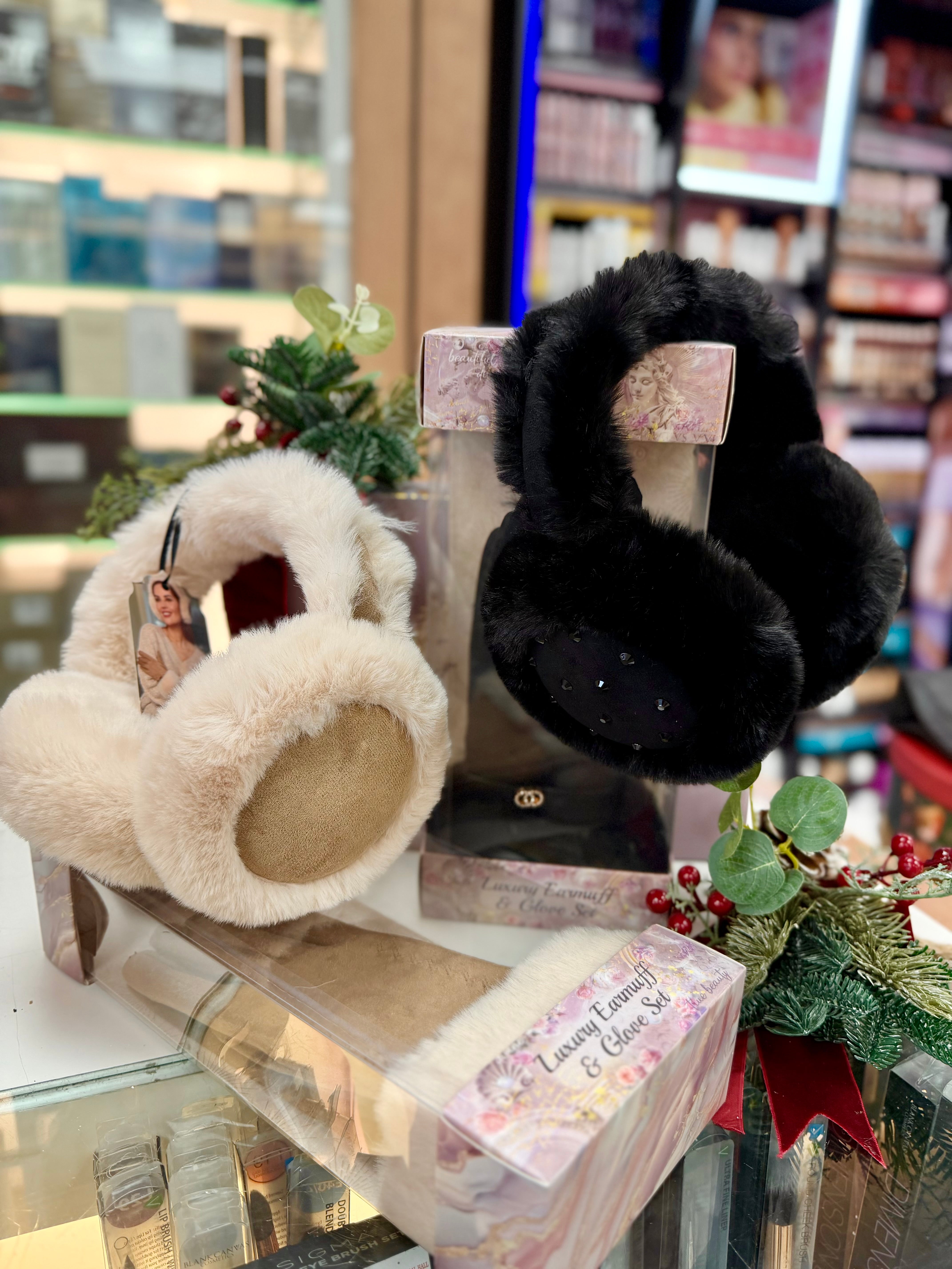 Brandwell Luxury Earmuff And Glove Set in Tan