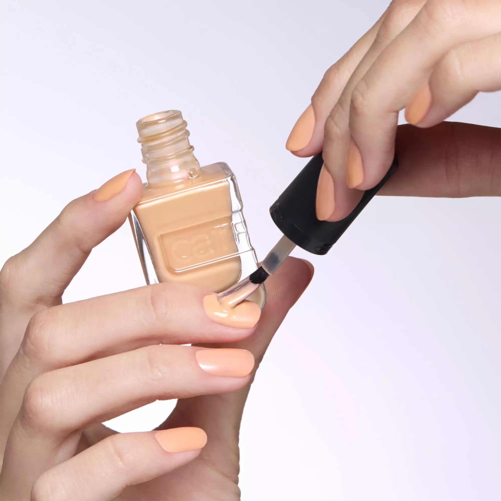 Applying Catrice apricot shimmer polish – Gel Affair 011 Ap-peach-iate You