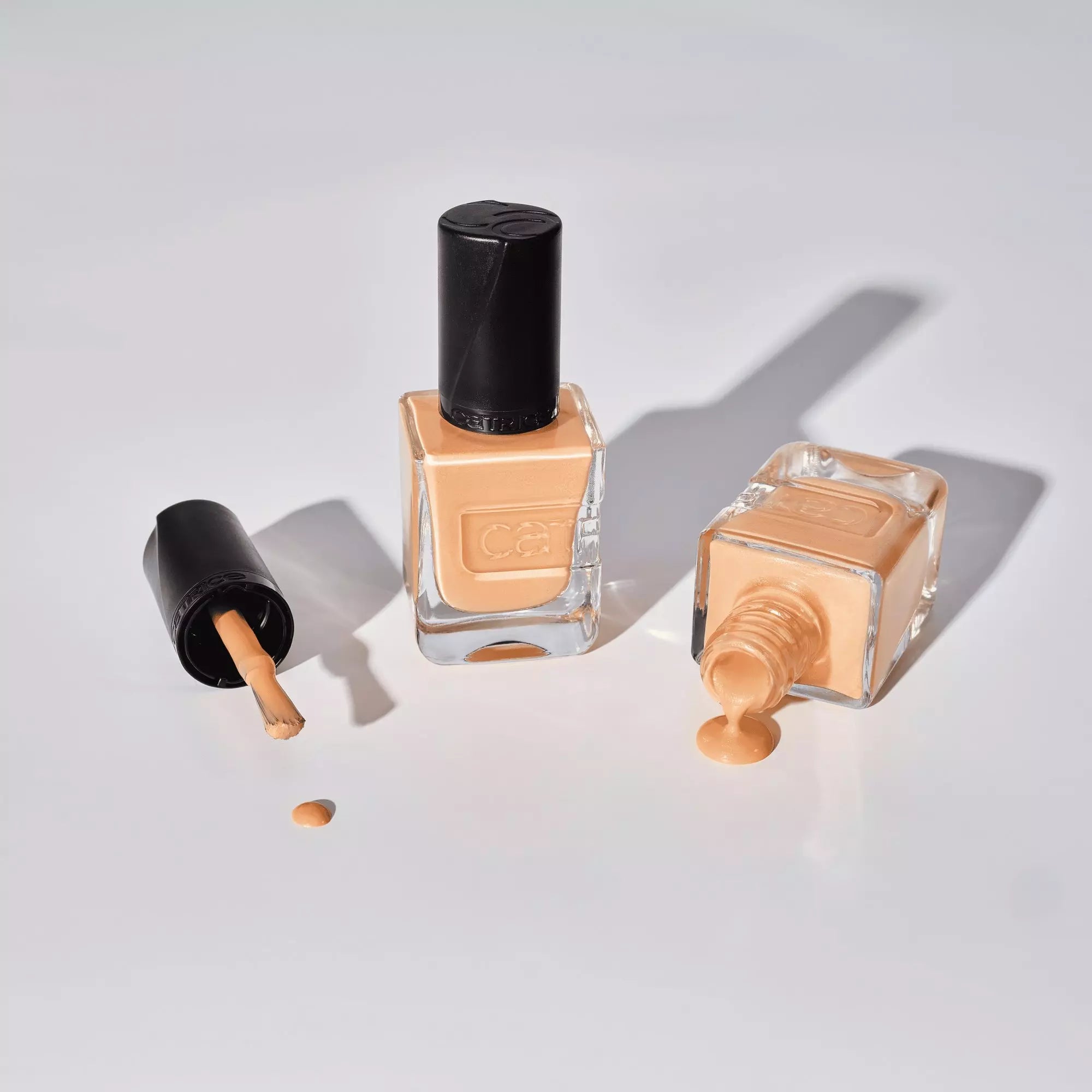 Catrice Gel Affair 011 Ap-peach-iate You – apricot polish bottle with shimmer spill