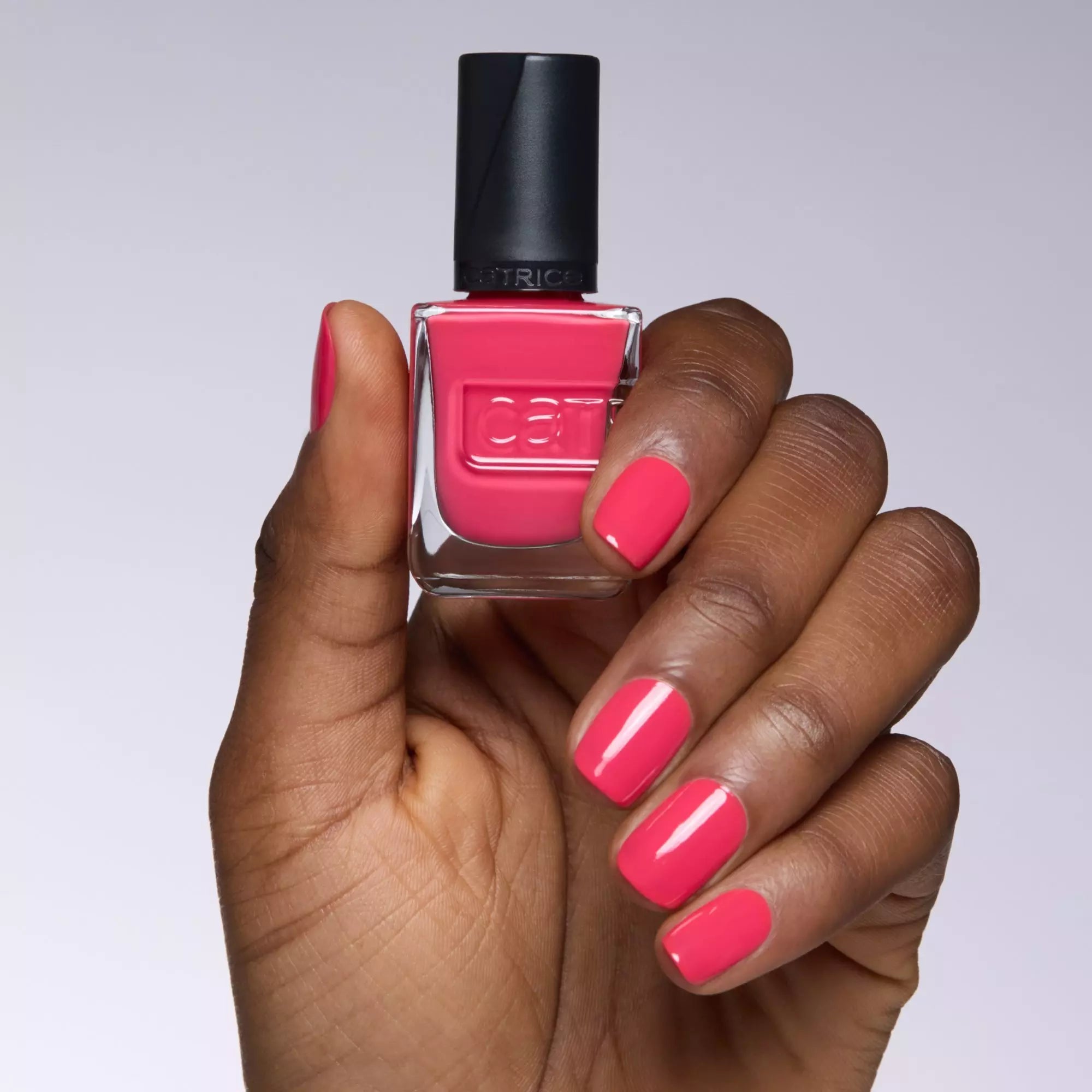 Peachy pink manicure using Catrice Gel Affair 017 Peachy Princess