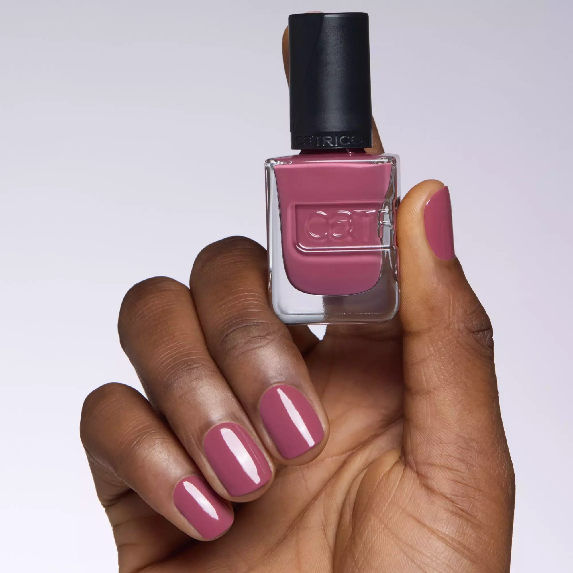 Elegant reddish mauve manicure – Catrice Mulberry Street nail polish