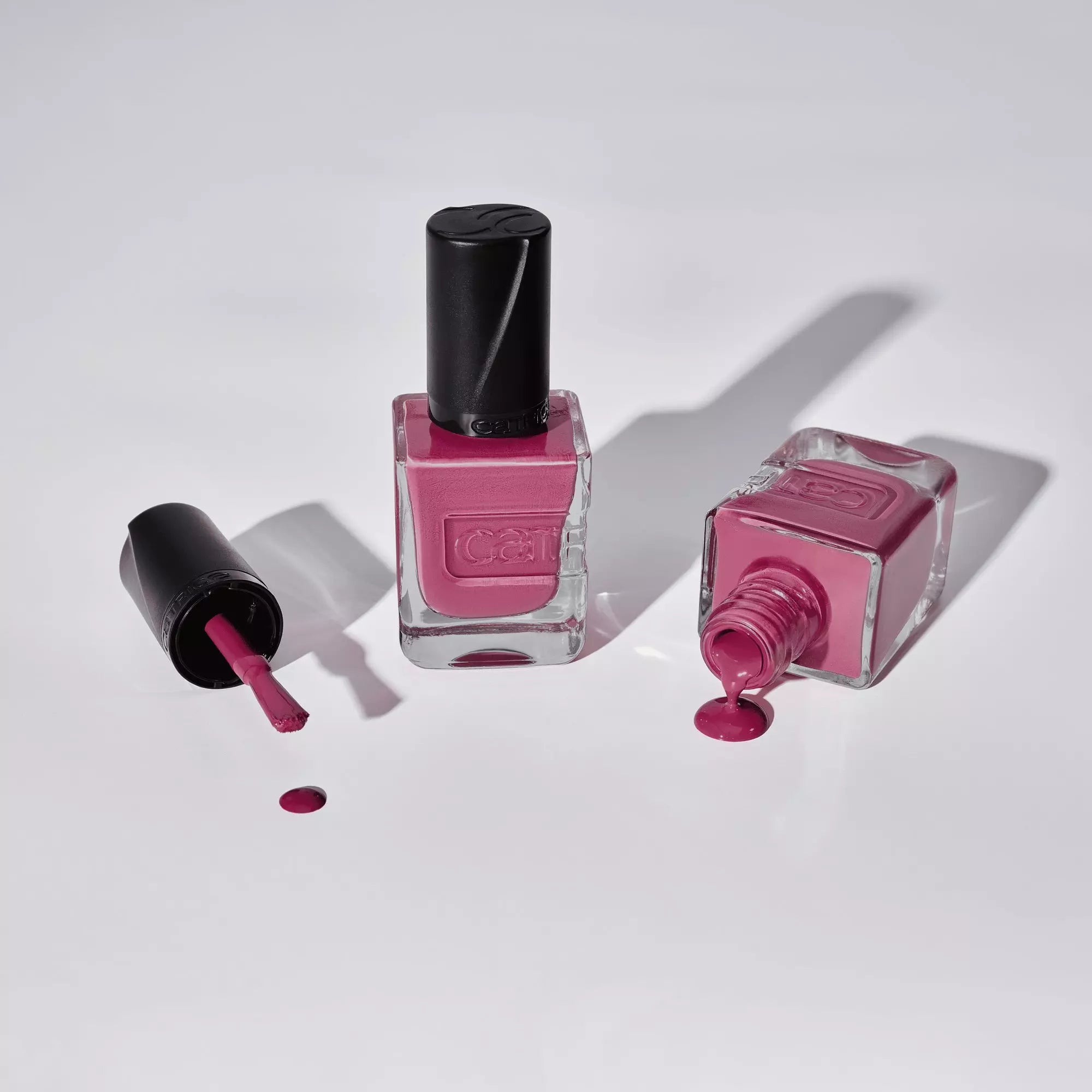 Flatlay of Catrice Gel Affair 007 polish spill – glossy mauve gel-effect nail colour