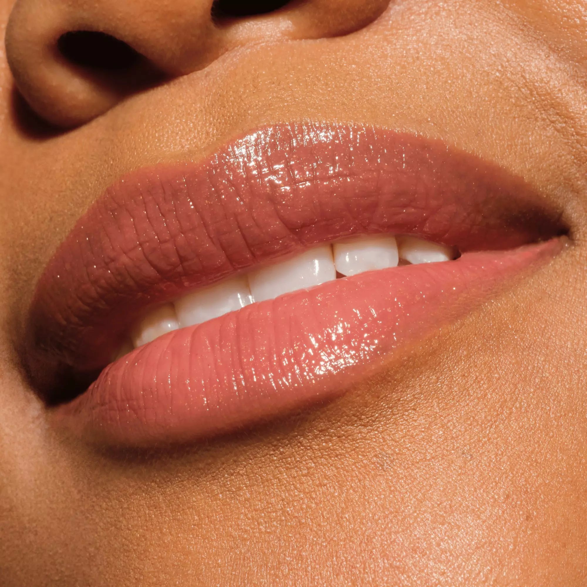 Close-up of lips with warm brown glitter gloss from Catrice 030