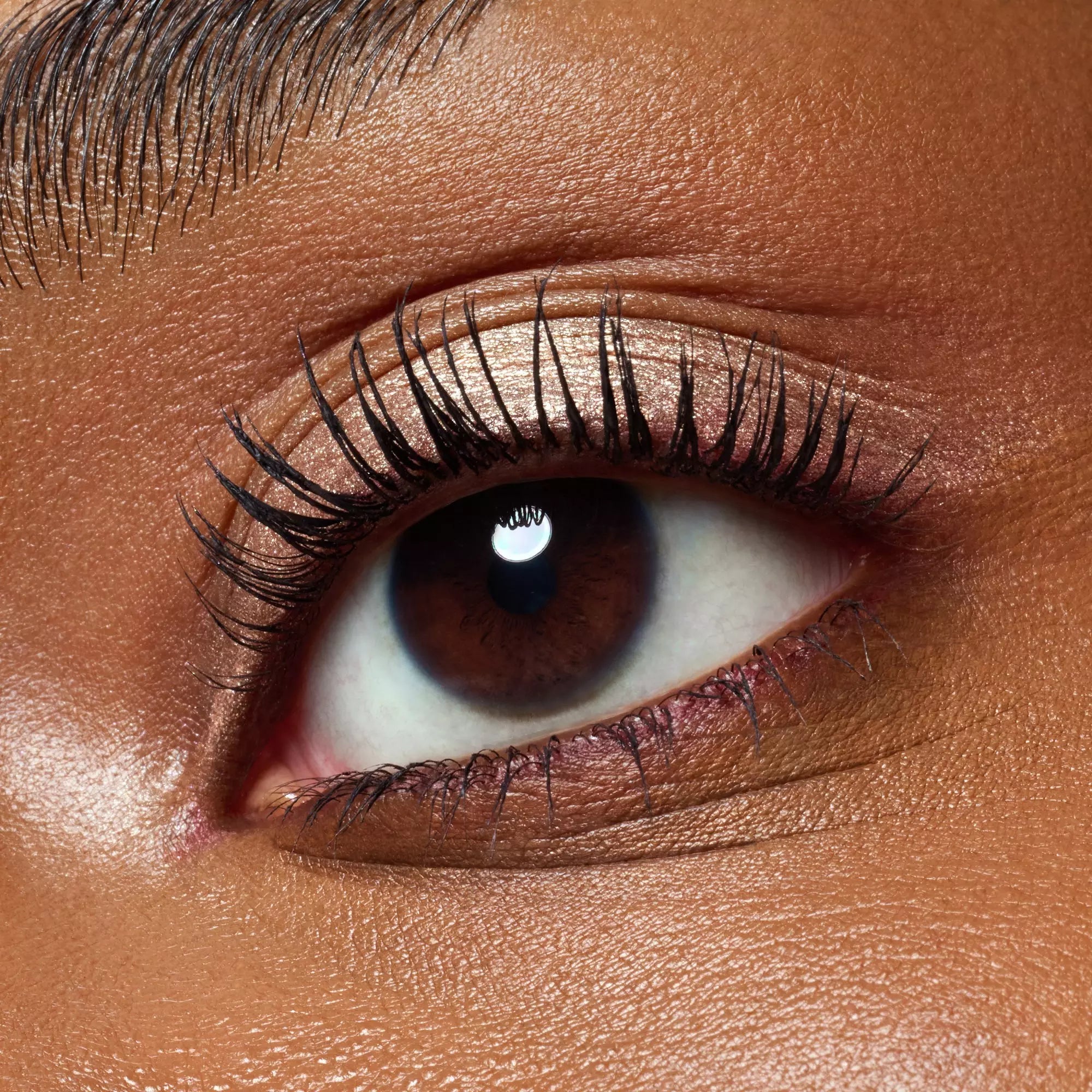 Cool champagne shimmer on brown skin using Catrice Spark Cream Eyeshadow