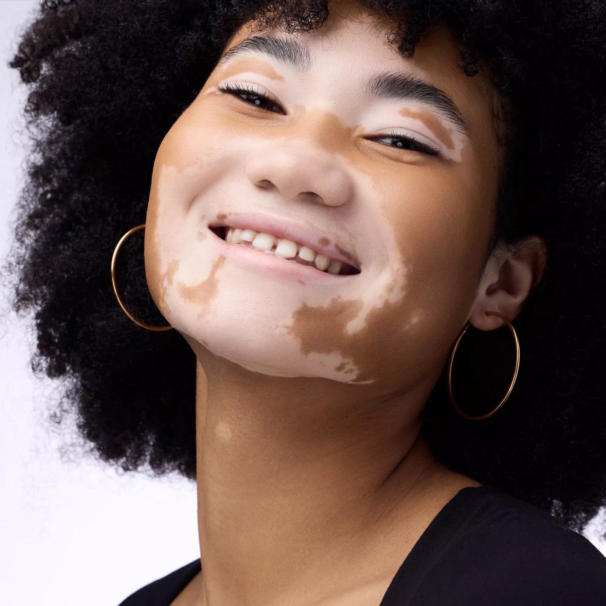 Model applying Catrice Soft Glam Stick in Medium Tan