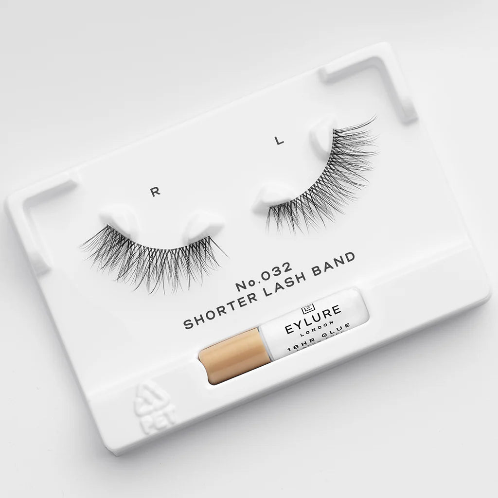 Eylure London Naturals Wispy No.32 short band lashes pack with glue