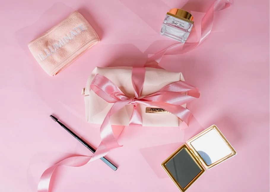 Illuminate by Shauna Bold Brow Gift Set with makeup bag, brow applicator, gel and compact mirror