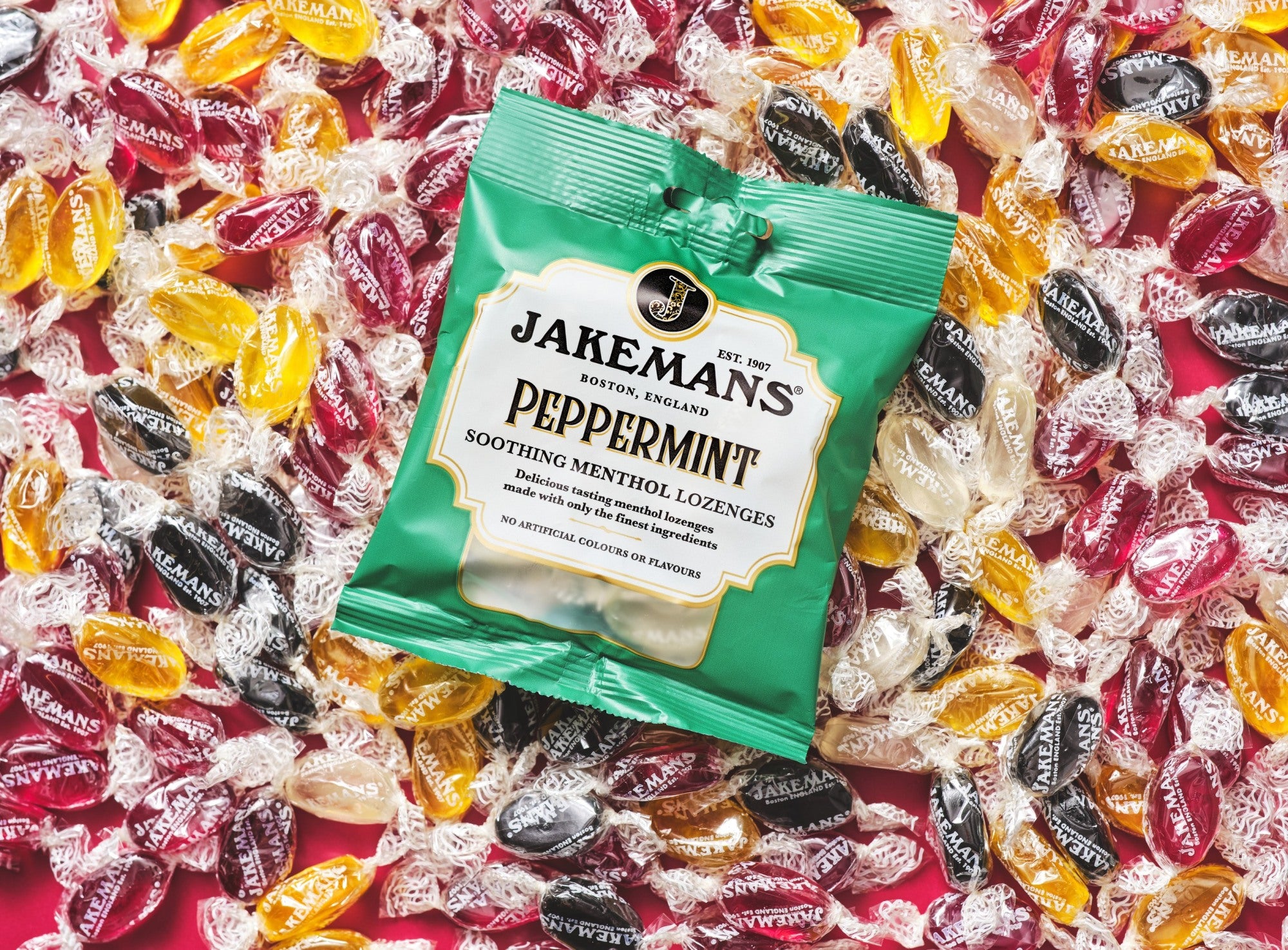     Jakemans peppermint and menthol throat lozenges for fresh breath