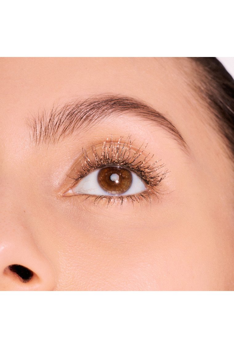 Maybelline Rosegold Glitz mascara worn on lashes close up