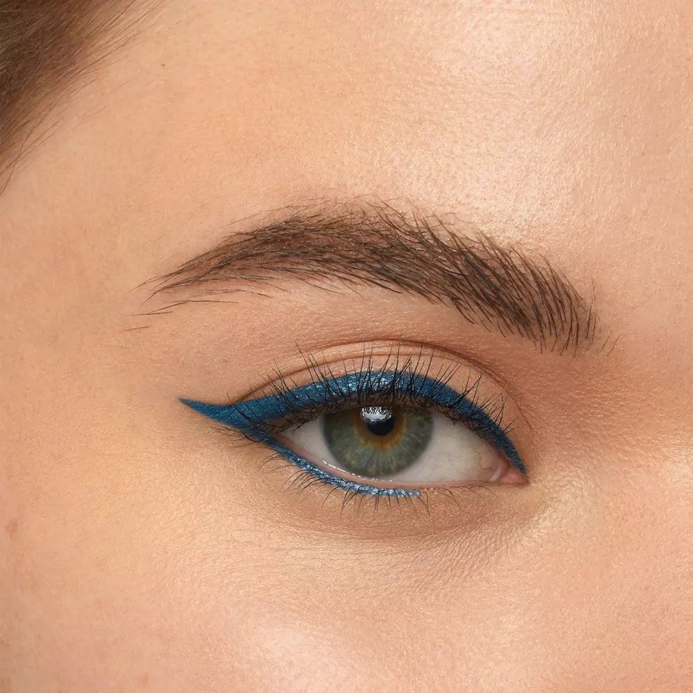 Smudge-proof teal blue gel eyeliner pencil by Maybelline