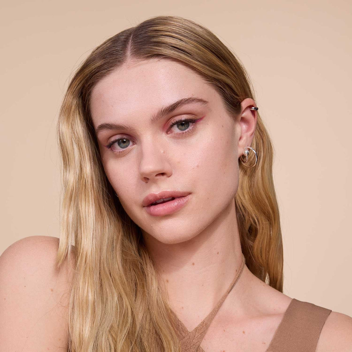 Maybelline Lifter Concealer 15 Warm radiant finish on skin