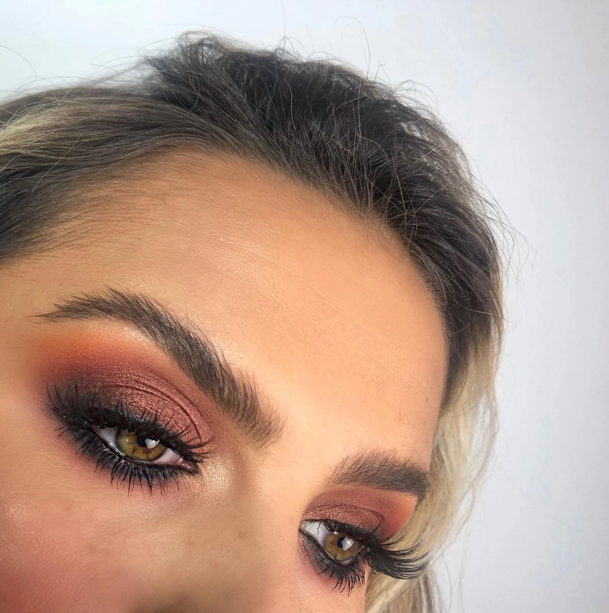 SOSU And Aideen Kate Face & Eye Palette Look