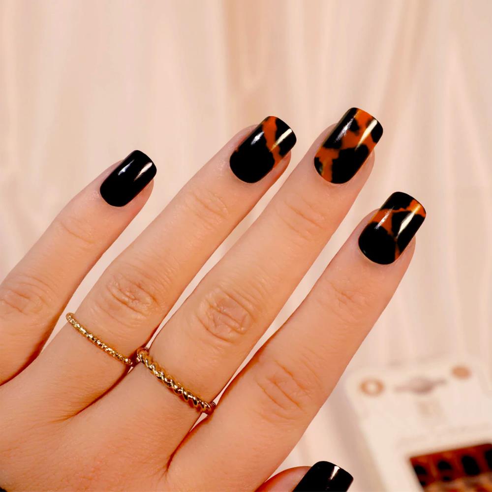 Sosu Girlboss Short Square False Nails By Laura Anderson